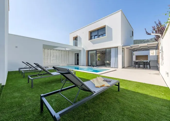 Botanica Вилла Каштела