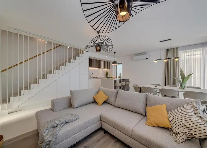 Botanica * Каштела